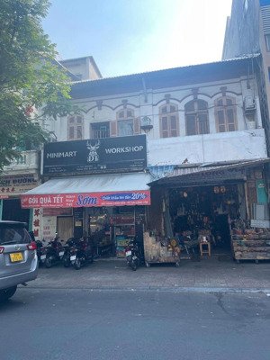 cần bán nhà mt yersin p.cầu ông lãnh, q1. dt: 10x16m, (cn 156m²). gía bán 96 tỷ