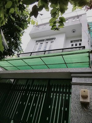 ngay phạm văn đồng. nhà đẹp 3 tầng kiên cố. hẻm xe hơi. 2pn. sân thượng trước sau. giá chỉ 6.3 tỷ.