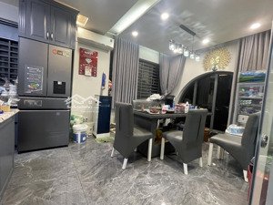 bán căn biệt thự gần ngay công viên phúc lộc thọ, trong kdc phong phú 5. dt: 7x19,5m xây 3 lầu