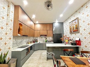 bán nhà mặt tiền kinh doanh - nở hậu - xe hơi ngủ trong nhà - huỳnh tấn phát - quận 7