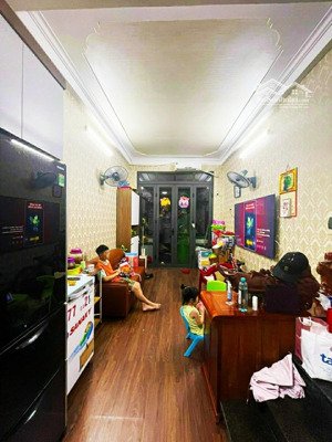 hiếm, ngõ thông 2 mặt thoáng, gần phố, nhà đẹp dân xây full nt. dt 33m 5t mt3.3m giá 8,5 tỷ có tl