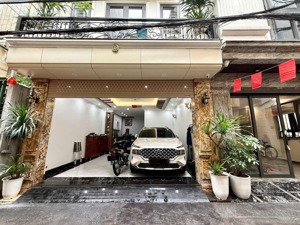 siêu phẩm phân lô ô tô cầu giấy - gara - thang máy- gần công viên-tiện ích bạt ngàn- dt 52m x7t