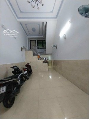 trệt 2 lầu sân thượng 3,6x17m có 3pn 3wc sẵn nội thất gần ngã 5 quang trung p10 gv