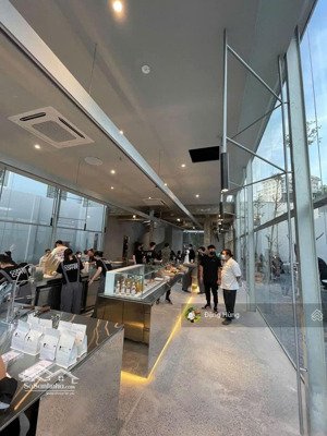 mặt bằng kinh doanh - góc 2 mặt tiền cực đẹp thảo điền, quận 2, gần 700m2. giá 300tr/th