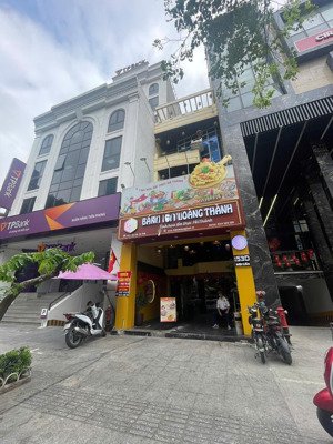 cho thuê nhà mặt phố chùa láng, dt 90m2x4 tầng, mt 5.5m, đoạn kinh doanh sầm uất nhất phố