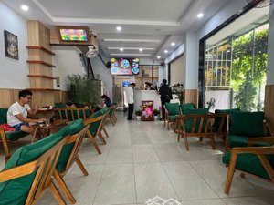 cho thuê mặt bằng để kinh doanh và ở 2 tầng 200m2.hiện tại đang king doanh cà phê và ăn uống.