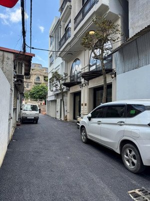 vị trí đẹp nhất phố nguyễn văn cừ 6 tầng thang máy, ô tô tránh.