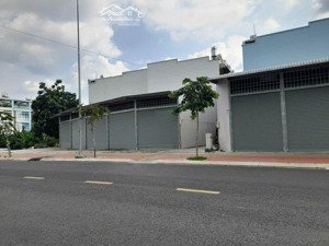 kho nhỏ phạm đức sơn, p16, q8, diện tích 12 x15m. tổng 180m2, liền 2 kho