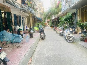 trung tâm hà đông - giá đầu tư 39m 6,8 tỷ - sổ đỏ nở hậu - không qh - ô chờ thang máy - dân xây