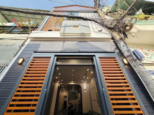 chủ nhà vê quê luôn cần bán gấp nhà đinh tiên hoàng bình thạnh.giá 3ty3.dt 52m2(4mx13m) hẻm oto