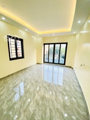 nhà đẹp trung tâm vĩnh hưng 40 m 5 tầng nhỉnh 8 tỷ