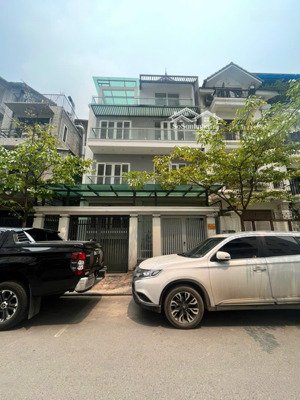 cho thuê biệt thự mễ trì thượng 100m2 4 tầng 1 hầm thang máy giá 40tr