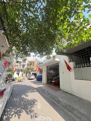 cần bán nhà 4 tầng căn góc hồ lâm tường (tuyến 2 hoàng minh thảo). nhà đẹp ô tô đỗ cửa