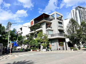 hiếm! bán nhà góc 2 mặt tiền bát nàn, dt: 10,5x20,5m - 4 tầng, tthc tp thủ đức, q2, giá 45 tỷ