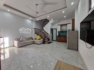 chủ nhà cần bán gấp 4,95 tỷ 30m2 - 5 tầng - ngõ nông - bãi đỗ xe gần nhà - 15m ra ngõ ôtô