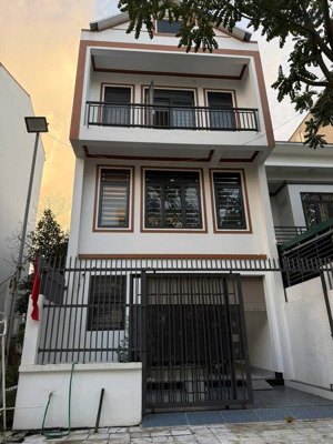 bán nhà 3 tầng, tại khu dân cư tỉnh uỷ phường đồng tâm thành phố vĩnh yên. nay thuộc vĩnh yên, pt