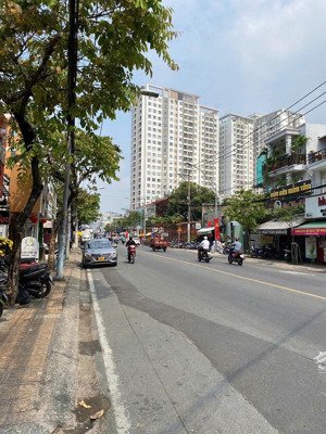 chính chủ cần bán gấp biệt thự sân vườn 500m2 đường đặng văn bi - gần ngã 4 thủ đức