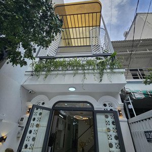 bán nhà 48,67mv tại đường phú thuận cạnh pmh quận 7 cũ. lhe gặp ti để xem nhà thực tế.