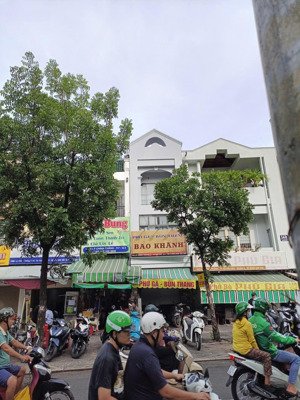 bán nhà mặt tiền hiếm q3 lý chính thắng-4 tầng-4x15m-mạnh kết nối các quận trung tâm- giá : 18xx tỷ