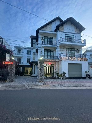 chính chủ cần bán khách sạn mặt biển đường trần hưng đạo, vạn ninh, khánh hòa