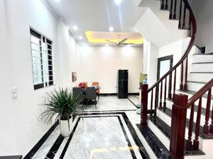 bán nhà phố cổ linh - long biên: 42m2x4tầng -3ngủ -full nội thất gần hồ điều hòa.giá hơn 6tỷ.