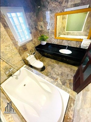 cho thuê căn hộ chung cư cao cấp,có thang máy,full nội thất tại 24 đông quan, cầu giấy