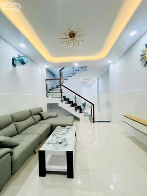 Nhà mới ở ngay - Bành Văn Trân - DT 4 x 11m - KC 2 tầng - giá 6.8 tỷ TL