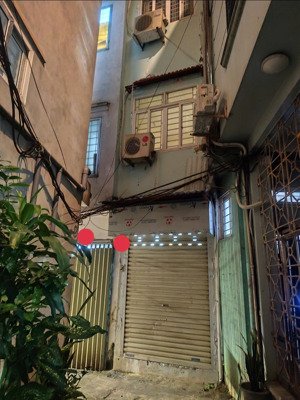 chỉ 2 tỷ sở hữu nhà 4 tầng ngõ thoáng gần phố yên lãng - trước nhà có khoảng sân chơi rộng