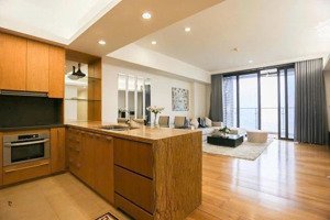 n04b.t1 - chính chủ bán gấp căn hộ 2pn 2vs 100m2. tầng đẹp, sẵn sổ, lot xe. lh: 