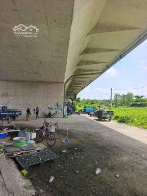 đất giá: 4tr/m2, dt: ngang 75m x dài 30m, lô nhì đường lê văn lương nhà bè