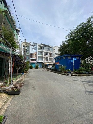 6tỷ300-40m2- xe hơi đổ cửa nhà view công viên nội khu bình phú q6