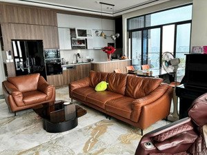 căn góc lớn nhất n01 - t8 136,8m2. 3pn giá tốt 14,5 tỷ. sẵn sổ, lot xe. lh: 