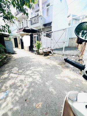 mặt tiền đường ngay giáo xứ tân lập , chợ tân lập - bình trưng đông 84m2 ( 4x21 ) đất - chỉ 5,3 tỷ