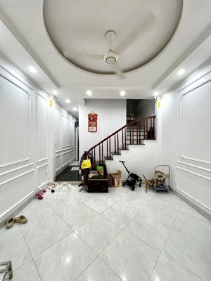 bán nhà kim ngưu 41m 6t mt 4.2m lô góc nở hậu, thang máy, nội thất đẹp ở ngay nhỉnh 13tỷ