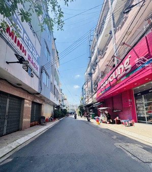 7tỷ950- 52m2- mặt tiền đường số khu vip tên lửa xe hơi tới nhà