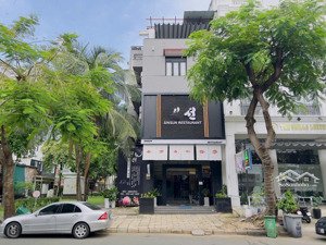 cho thuê căn góc công viên tại pmh, q7. trục đường lớn cạnh sky garden. phù hợp kinh doanh. em luân