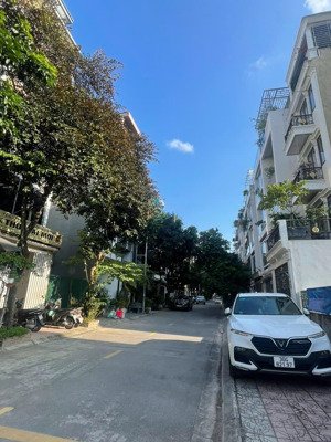 bán nhà mới vũ đức thận, 70m2, 5 tầng, thạng máy, gara ôtô, kinh doanh, vỉa hè 2 bên, giá tốt 14 tỷ