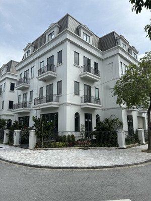 chính chủ bán biệt thự lô góc solasta hà đông. duy nhất đối diện trường cấp 2!