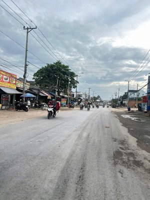 đất mặt tiền kinh doanh buôn bán dĩ an chinh chủ cần bán giải quyết công việc gia đình.