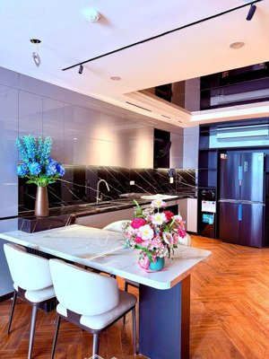 xuân thuỷ : toà nhà 7 tầng thông sàn , thang máy , ô tô , kinh doanh, full nội thất 29.5 tỷ