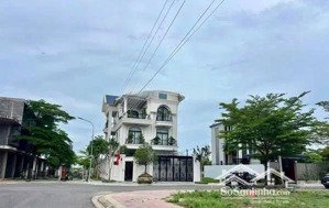 bán biệt thự dự án tây 3/2 của hodeco , gần sungroup 500m, giá 13.5 tỷ 245m2 vị trí đẹp tiềm năng