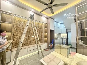 hot nhà giải phóng cách oto tránh 30m oto đỗ cổng, mới đẹp, 35m x 5 tầng, ngõ nông rộng quá đẹp