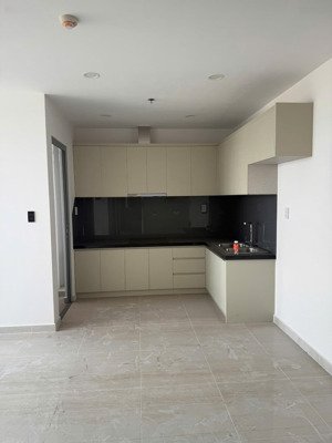 cần bán 2pn 2wc tầng 19, sẵn sổ hồng, nhà mới 100%, giá 2.55 tỷ bao thuế phí