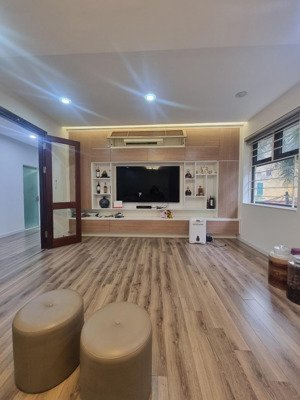 bán căn hộ 2 ngủ, 2 vệ sinh, 91m2 giá 8,3 tỷ, full nội thất đẹp ở ngay, lh 