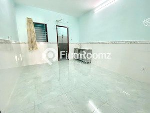 trống sẵn studio (sẵn máy lạnh) đi bộ qua đại học văn lang