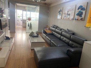 chị gái em có căn cc sài đồng 74m2 cần bán. nhà tầng trung raất đẹp. lh 