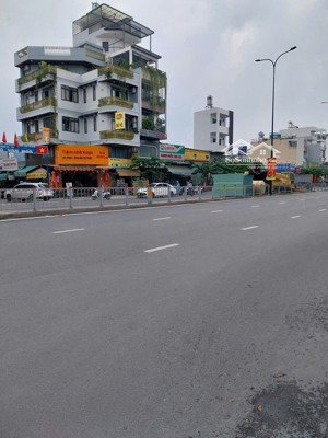 bán tòa nhà chdv 2 mặt tiền dương quảng hàm, 7 tầng có thang máy 31 chdv khép kín