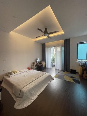 nhà e chuyển nơi công tác nên cần bán gấp nhà e tự xây khung cột bê tông móng 7 tầng, có thiết kế