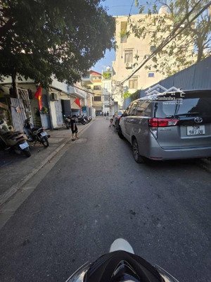 bán nhà nam từ liêm. dt 48m.5 tầng thang máy. ngõ thông ô tô vào nhà. tiện ích ngập tràn.giá 8.2 tỷ