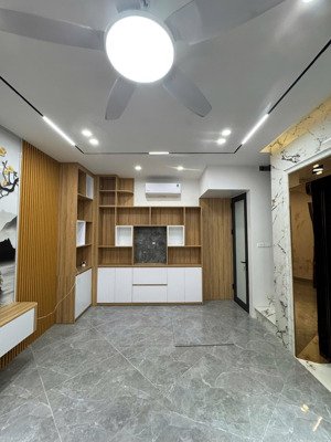 nhà mới cứng - thang máy - 10m ra mặt phố dương văn bé